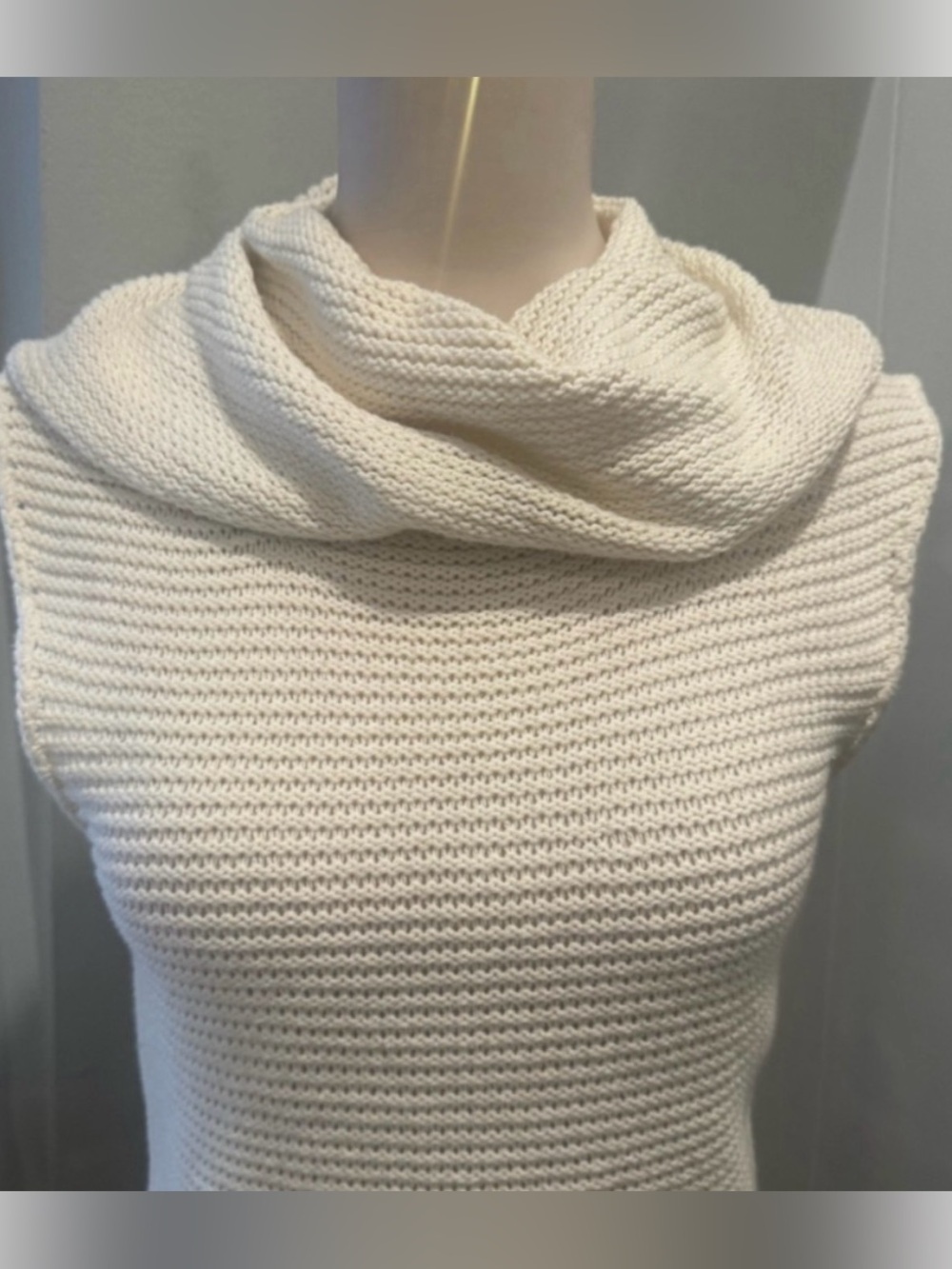 Michael Kors Elegant Cream knit Sleeveless tunic Sweater. Size XS - Picture 3 of 10